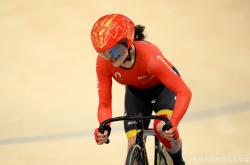 爱游戏中国-瑞士选手在自行车赛中速度惊人，轻松晋级的简单介绍