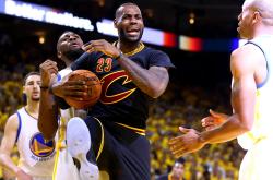 爱游戏APP-包含勇士B队绝地反击尼克斯，锡安完成帽子戏法的词条