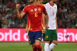 爱游戏体育-西班牙队风头无两，轻松取胜