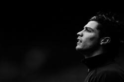 爱游戏官方入口-巴斯托尼一锤定音！皇家社会主场力斩黄色潜水艇，战术纪律铸就关键胜利