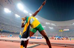 爱游戏APP-老鹰展翅轻取76人，伦纳德化身关键先生定乾坤