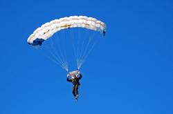 爱游戏APP-新星崛起，格局重塑，皮亚斯特里领衔威廉姆斯完胜哈斯，揭示F1技术博弈新篇章