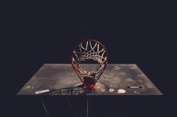 爱游戏-逆袭与突破，从波兰足球的坚韧到张本智和的纪录之夜