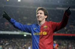 爱游戏体育-绿茵场上的魔术时刻，当德甲争冠战焦点战遇见CBA的一波流美学