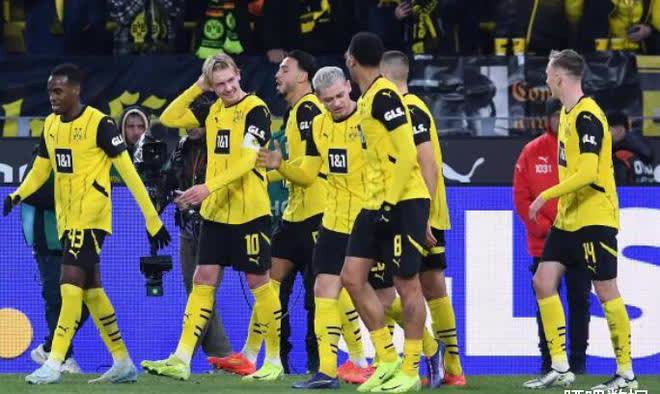 多特蒙德前锋连场进球,突破尴尬局面的简单介绍 多特蒙德前锋连场进球,突破尴尬局面的简单介绍