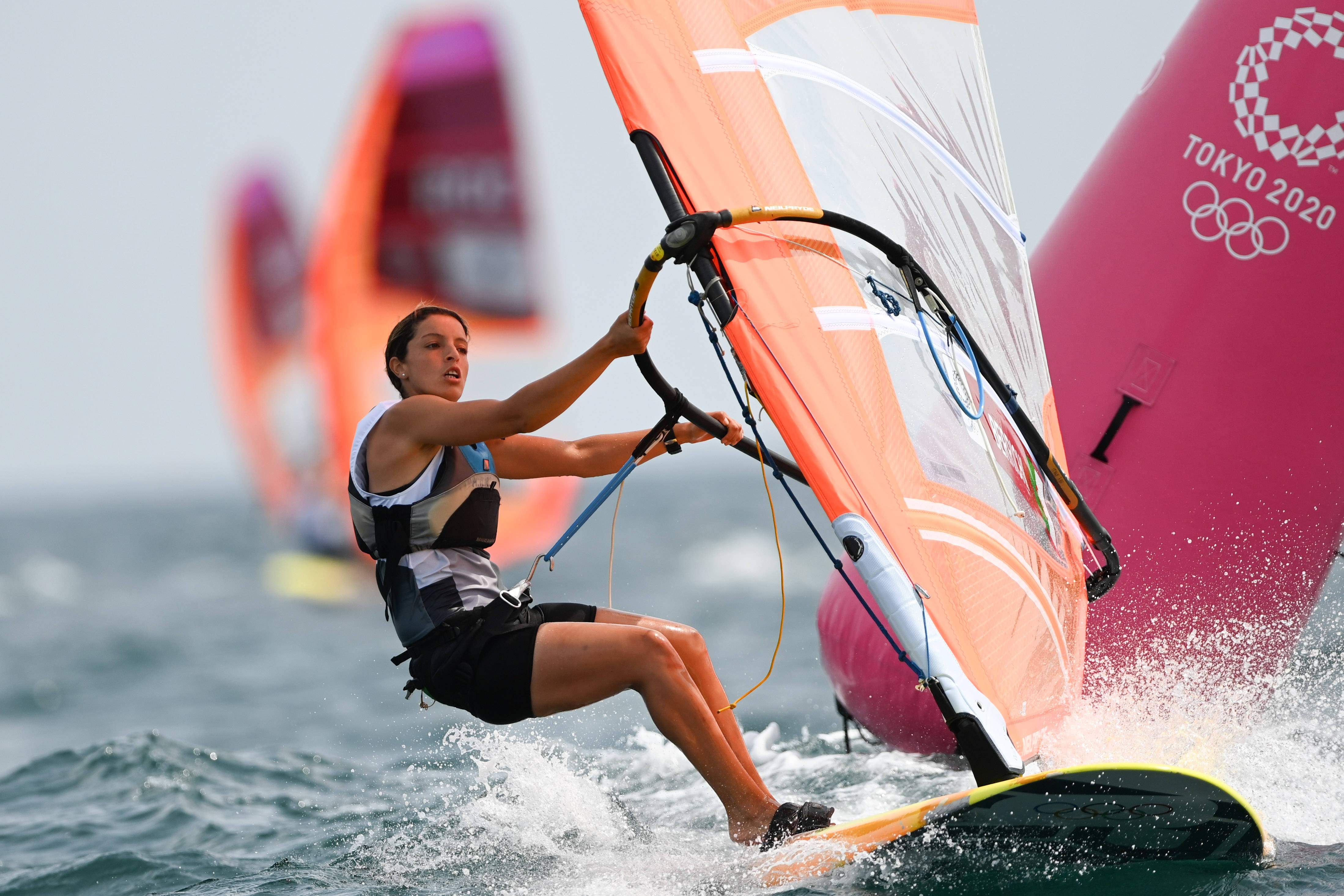 关于帆船比赛中，选手技艺精湛飘飘欲仙的信息