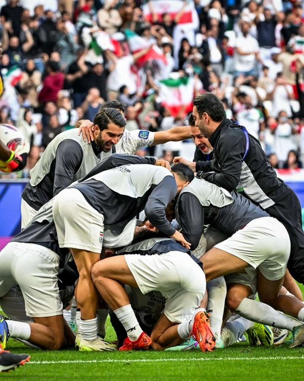 日本队鏖战波兰队,波尔点燃赛场 日本队鏖战波兰队,波尔点燃赛场