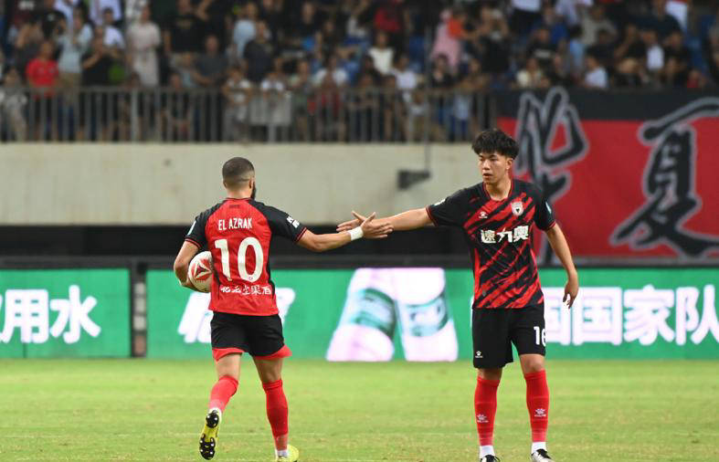 激动人心的足球比赛强势登场