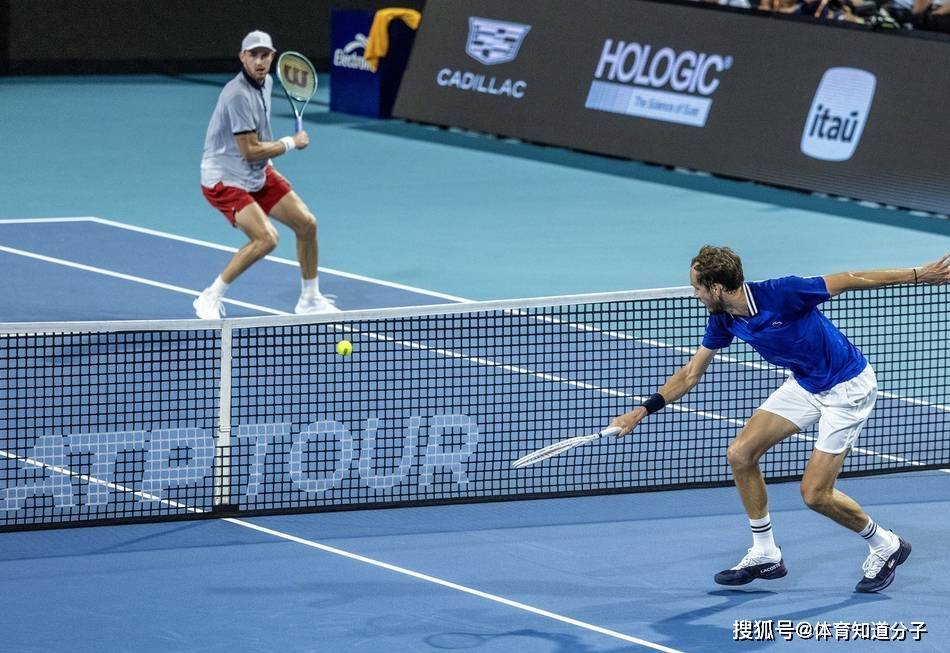 关于意大利网球队横扫世界网球队,梅德韦杰夫关键制胜的信息 关于意大利网球队横扫世界网球队,梅德韦杰夫关键制胜的信息