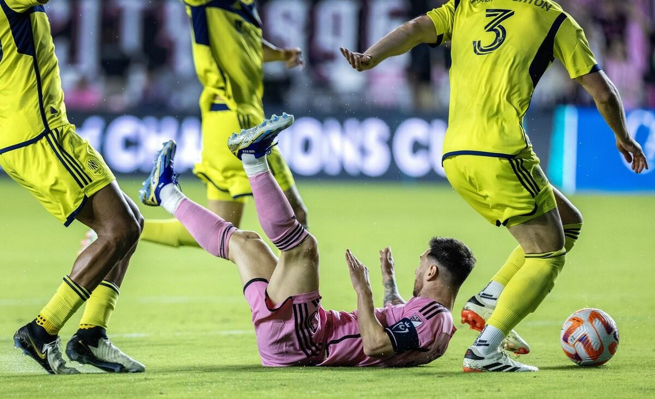 巴西鏖战希腊，苏亚雷斯统治全场