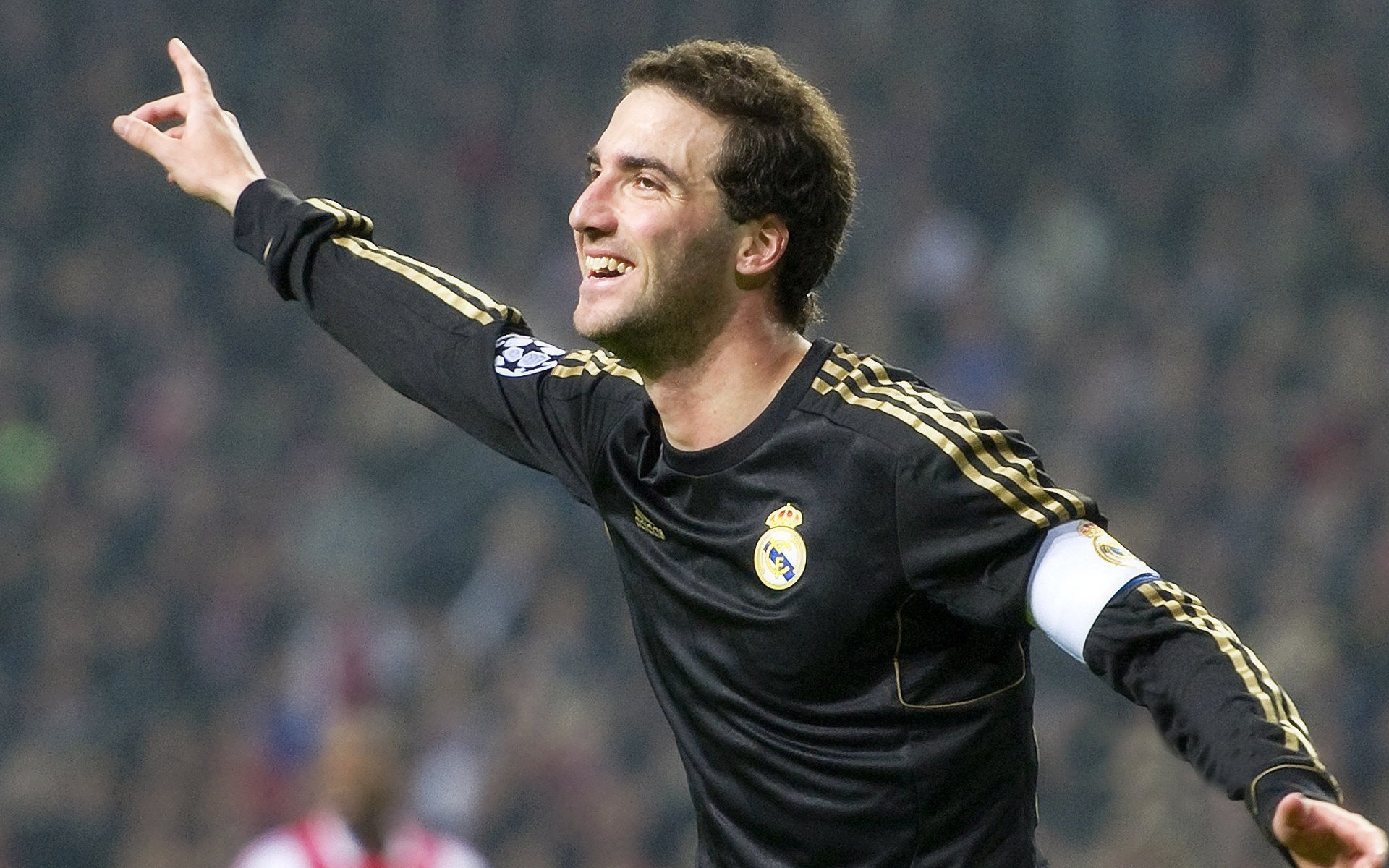 F1街道赛之夜，基米希成为胜负手，一场策略与勇气的交响