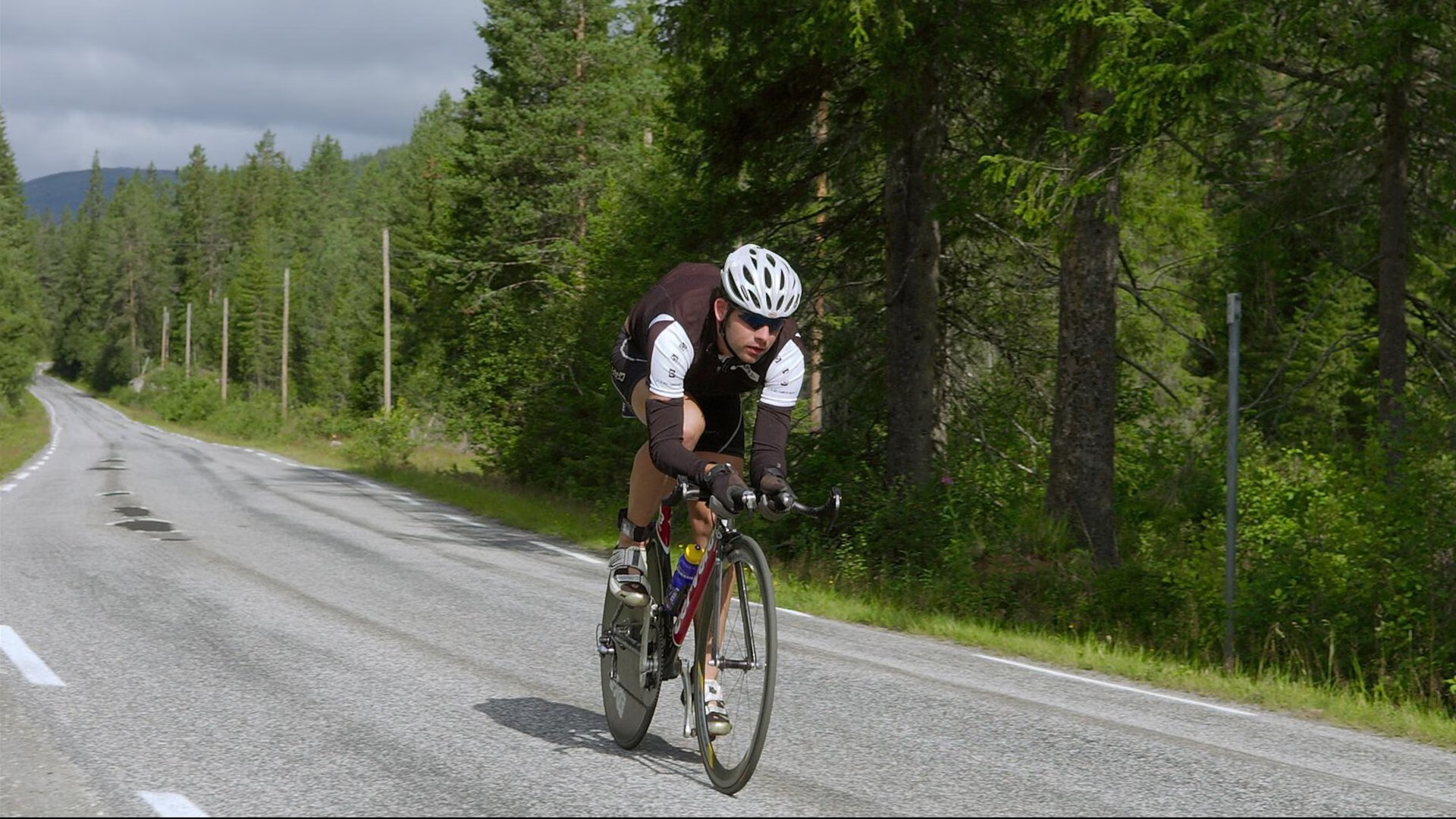 奥亚尔萨瓦尔破纪录一锤定音，切尔西欧战险胜挪威惊魂夜