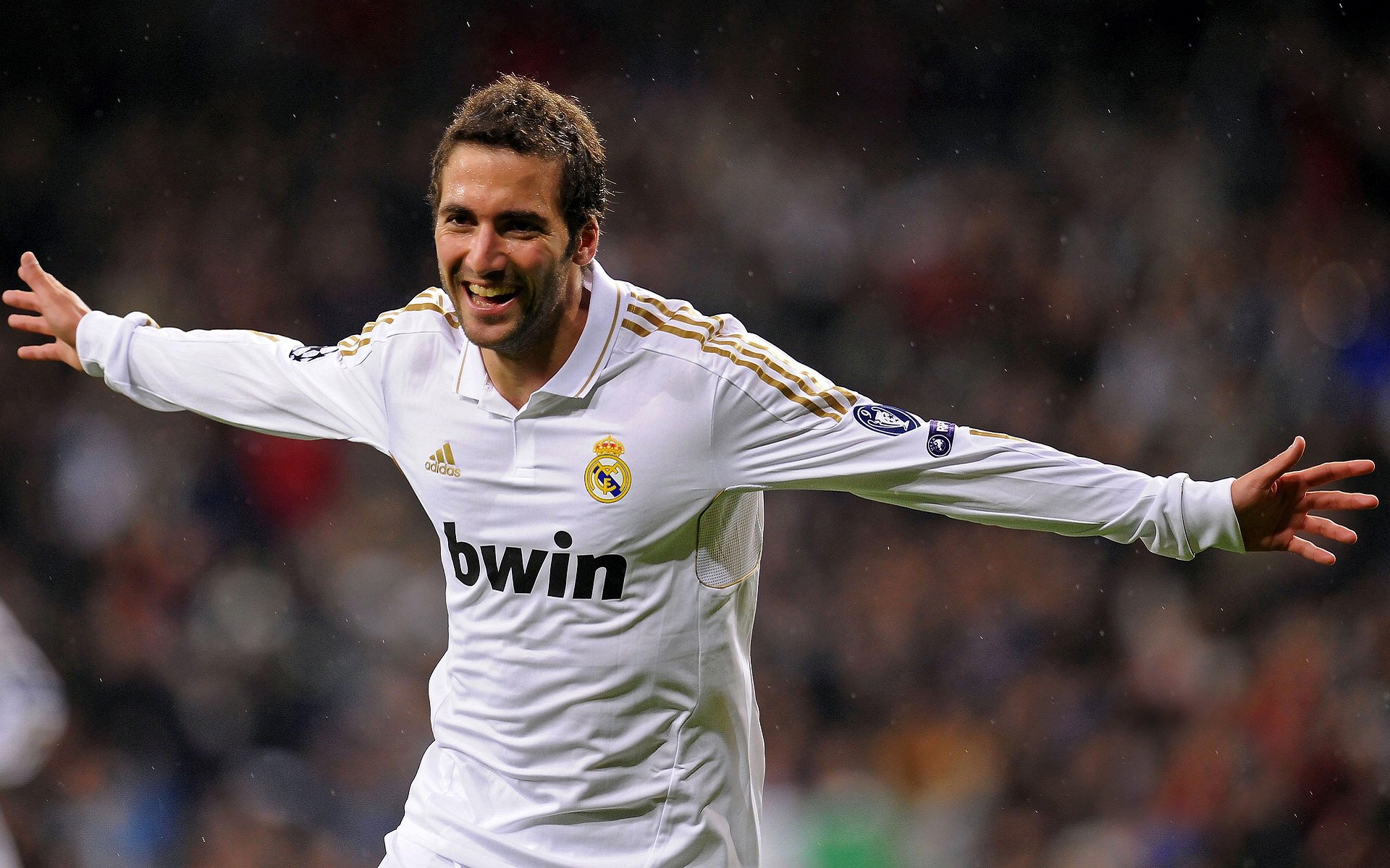 红魔铁血续写欧战传奇,奥斯梅恩一剑封喉,曼联连续得分压制希腊劲旅